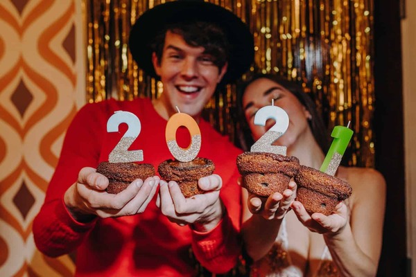 Healthy (and Pandemic Friendly) New Year's Resolutions for Couples